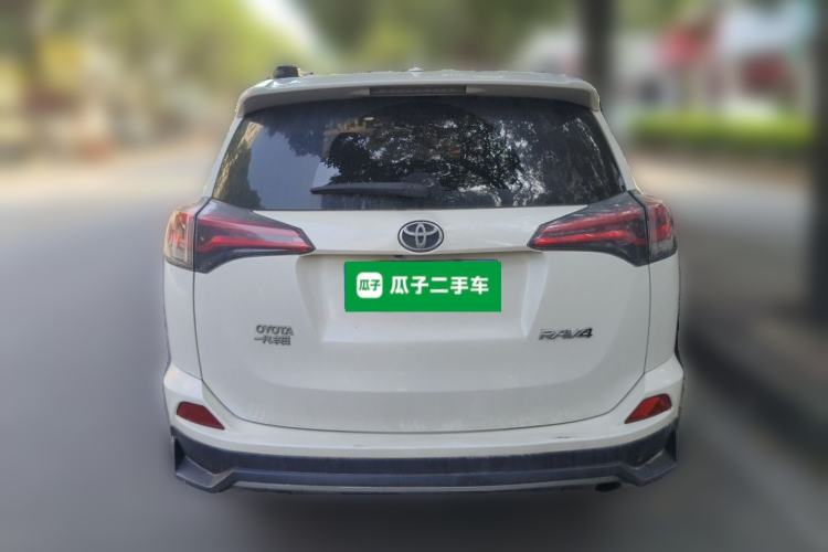 Used Toyota RAV4 2016 2.0L CVT Two-Wheel Drive Fashion Edition China V Standard Rear