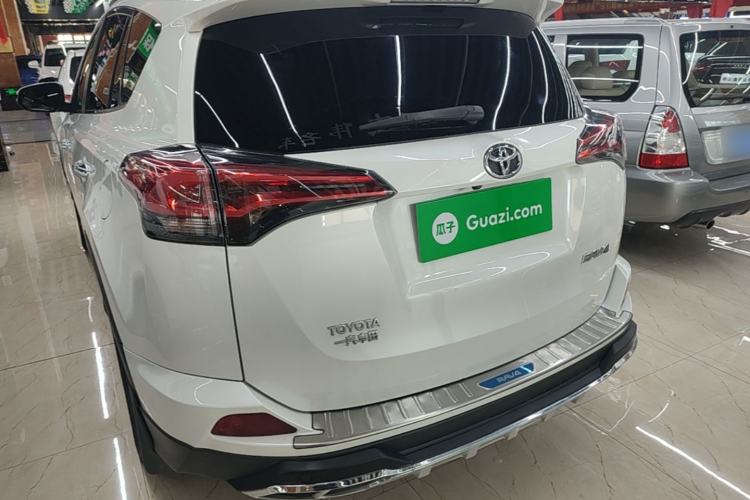 Used Toyota RAV4 2016 2.0L CVT Two-Wheel Drive Fashion Edition China V Standard Rear