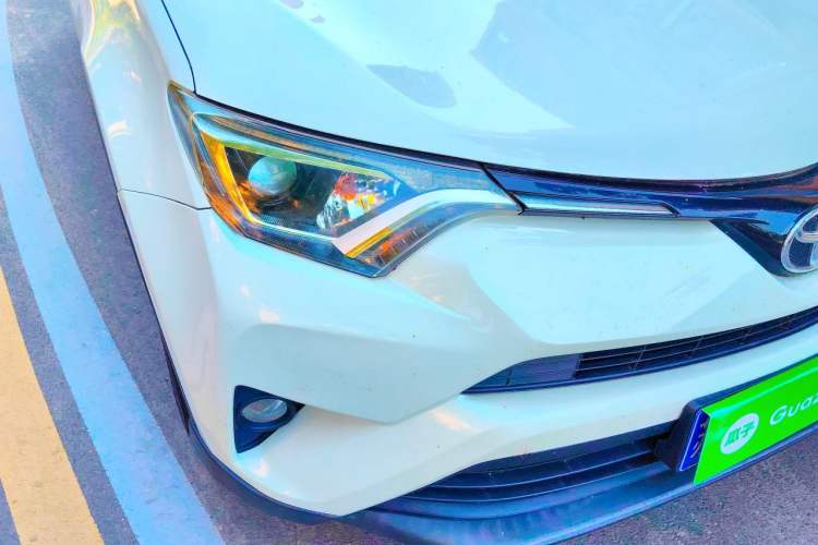 Used Toyota RAV4 2016 2.0L CVT Two-Wheel Drive Urban Edition China V Standard Right Front Headlight