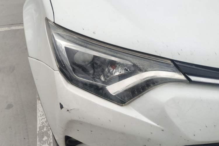 Used Toyota RAV4 2016 2.0L CVT Two-Wheel Drive Comfort Edition China V Standard Right Front Headlight