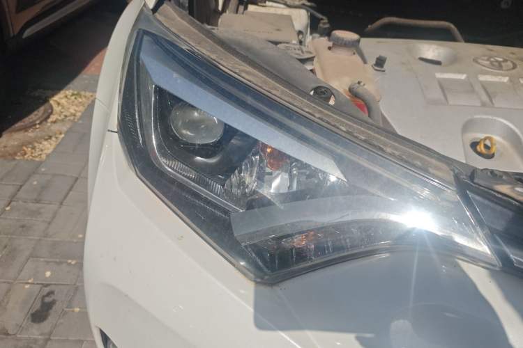 Used Toyota RAV4 2016 2.0L CVT Two-Wheel Drive Smart Edition China V Standard Right Front Headlight