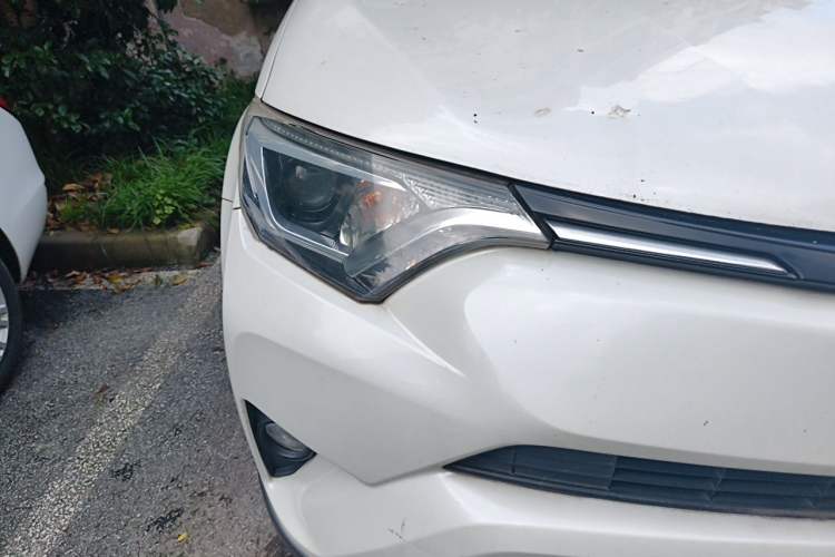 Used Toyota RAV4 2016 2.0L CVT Two-Wheel Drive Fashion Edition China V Standard Right Front Headlight
