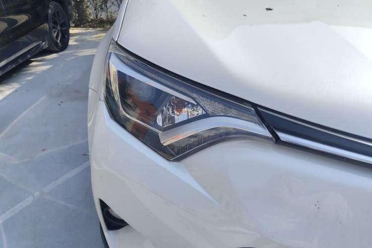 Used Toyota RAV4 2016 2.0L CVT Two-Wheel Drive Fashion Edition China V Standard Right Front Headlight