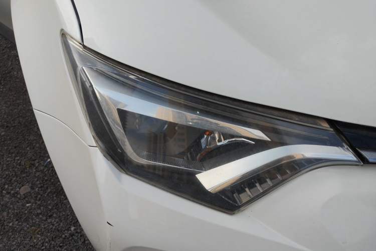 Used Toyota RAV4 2016 2.0L CVT Two-Wheel Drive Smart Edition China V Standard Right Front Headlight