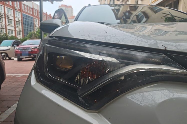 Used Toyota RAV4 2016 2.0L CVT Two-Wheel Drive Smart Edition China V Standard Right Front Headlight
