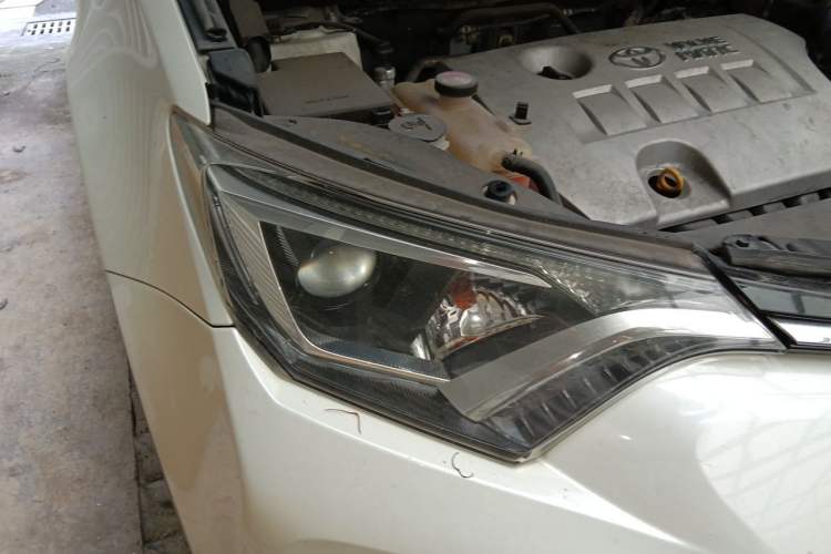 Used Toyota RAV4 2016 2.0L CVT Two-Wheel Drive Urban Edition China V Standard Right Front Headlight
