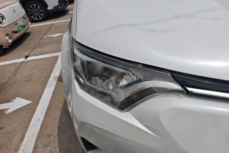 Used Toyota RAV4 2016 2.0L CVT Two-Wheel Drive Fashion Edition China V Standard Right Front Headlight