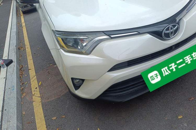 Used Toyota RAV4 2016 2.0L CVT Two-Wheel Drive Fashion Edition China V Standard Right Front Headlight