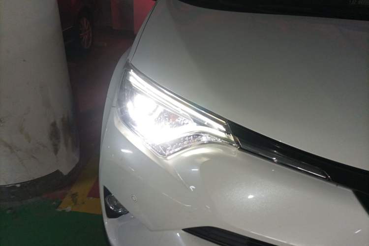 Used Toyota RAV4 2016 2.0L CVT Two-Wheel Drive Smart Edition China V Standard Right Front Headlight