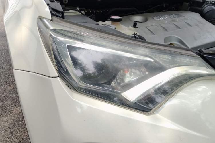 Used Toyota RAV4 2016 2.0L CVT Two-Wheel Drive Fashion Edition China V Standard Right Front Headlight