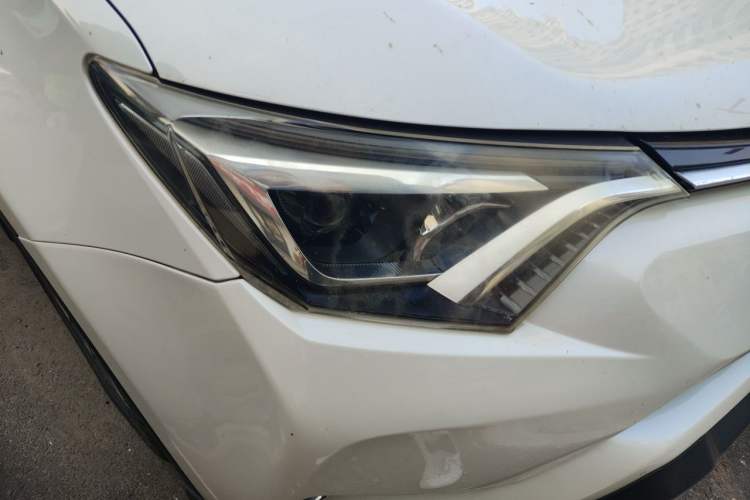Used Toyota RAV4 2016 2.0L CVT 4x4 New Edition China V Standard Right Front Headlight