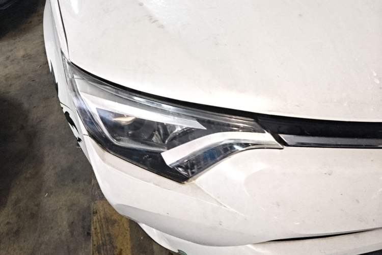 Used Toyota RAV4 2016 2.5L Automatic 4x4 Elite Edition Right Front Headlight