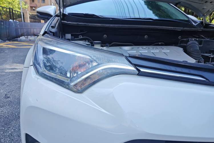 Used Toyota RAV4 2016 2.0L CVT Two-Wheel Drive Fashion Edition China V Standard Right Front Headlight