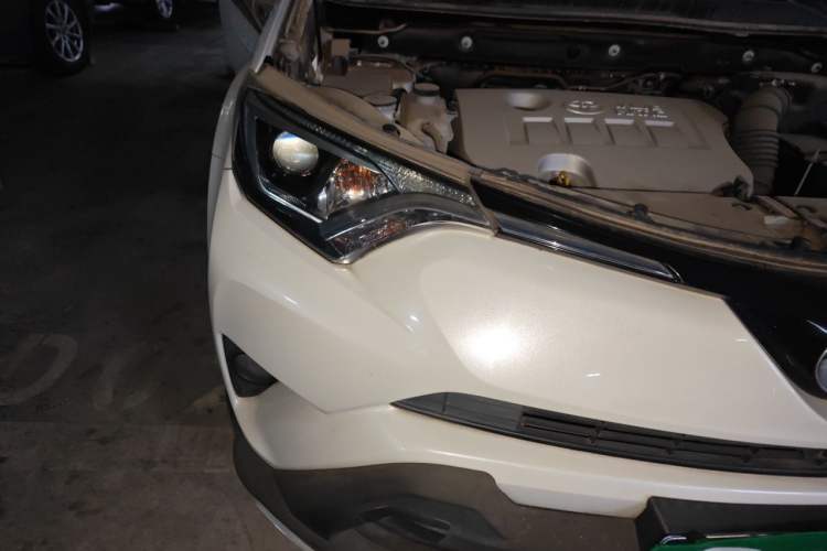 Used Toyota RAV4 2016 2.0L CVT Two-Wheel Drive Fashion Edition China V Standard Right Front Headlight