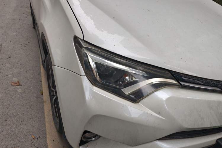 Used Toyota RAV4 2016 2.0L CVT Two-Wheel Drive Smart Edition China V Standard Right Front Headlight