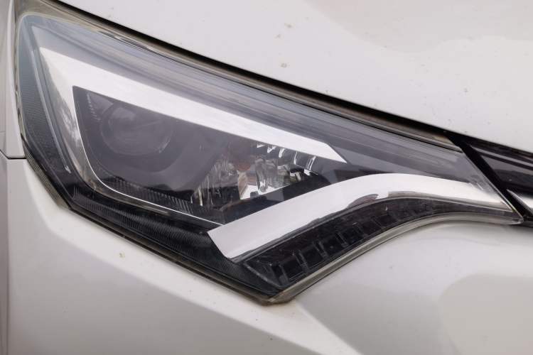 Used Toyota RAV4 2016 2.0L CVT Two-Wheel Drive Smart Edition China V Standard Right Front Headlight