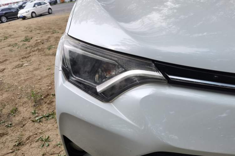 Used Toyota RAV4 2016 2.0L CVT Two-Wheel Drive Urban Edition China V Standard Right Front Headlight