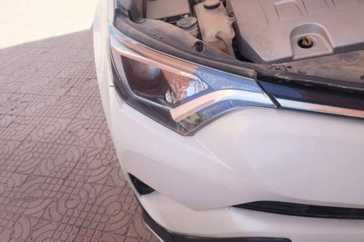 Used Toyota RAV4 2016 2.0L CVT Two-Wheel Drive Fashion Edition China V Standard Right Front Headlight