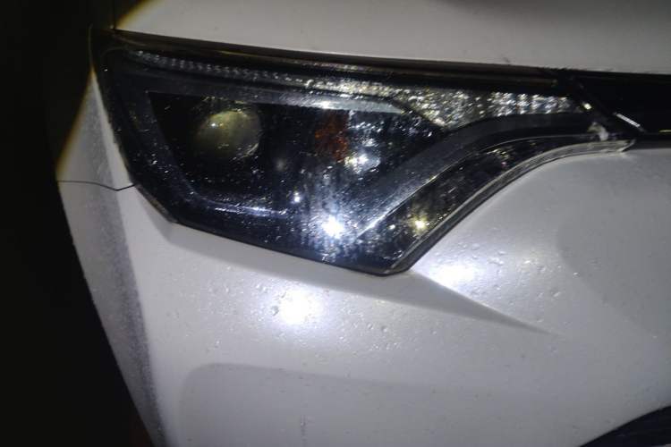 Used Toyota RAV4 2016 2.0L CVT Two-Wheel Drive Fashion Edition China V Standard Right Front Headlight