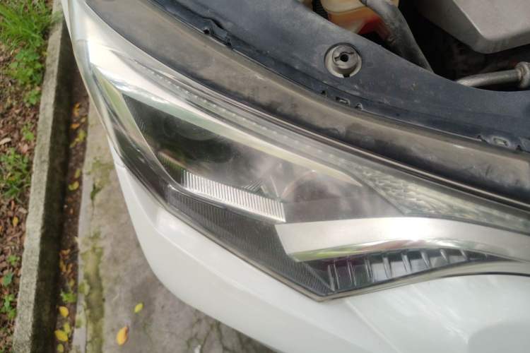 Used Toyota RAV4 2016 2.0L CVT Two-Wheel Drive Fashion Edition China V Standard Right Front Headlight