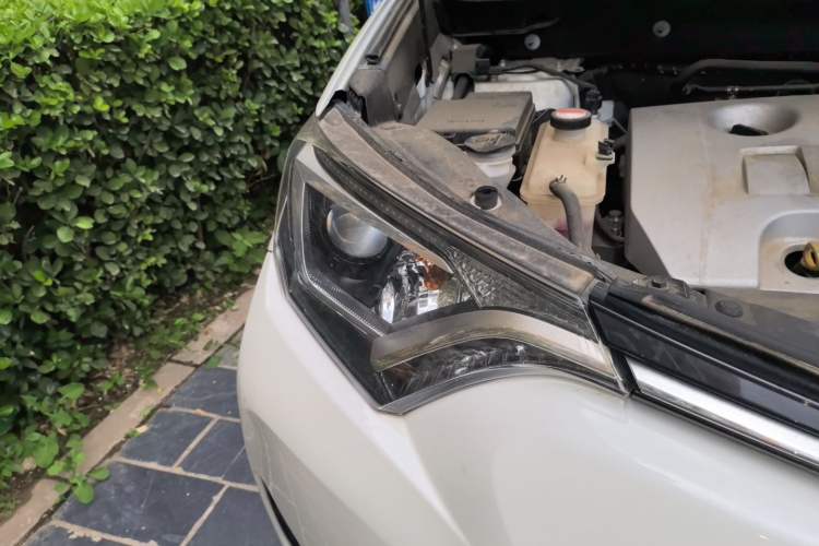 Used Toyota RAV4 2016 2.0L CVT Two-Wheel Drive Comfort Edition China V Standard Right Front Headlight