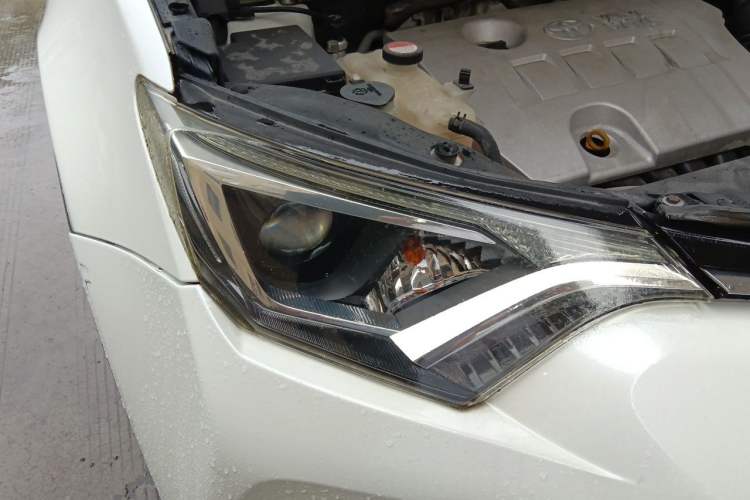 Used Toyota RAV4 2016 2.0L CVT Two-Wheel Drive Comfort Edition China V Standard Right Front Headlight