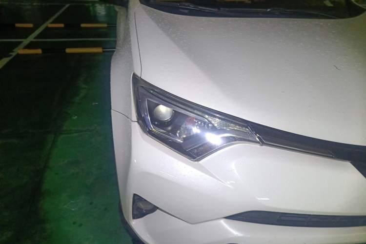 Used Toyota RAV4 2016 2.0L CVT Two-Wheel Drive Urban Edition China V Standard Right Front Headlight
