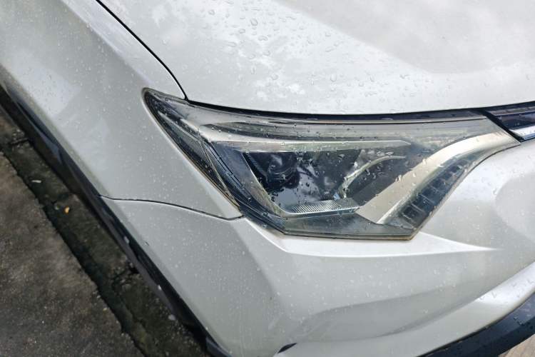 Used Toyota RAV4 2016 2.0L CVT Two-Wheel Drive Fashion Edition China V Standard Right Front Headlight