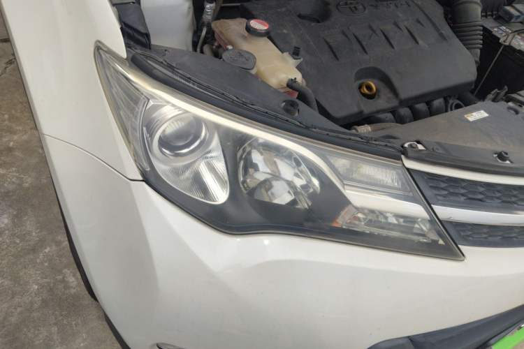Used Toyota RAV4 2016 2.0L CVT Two-Wheel Drive Fashion Edition China V Standard Right Front Headlight
