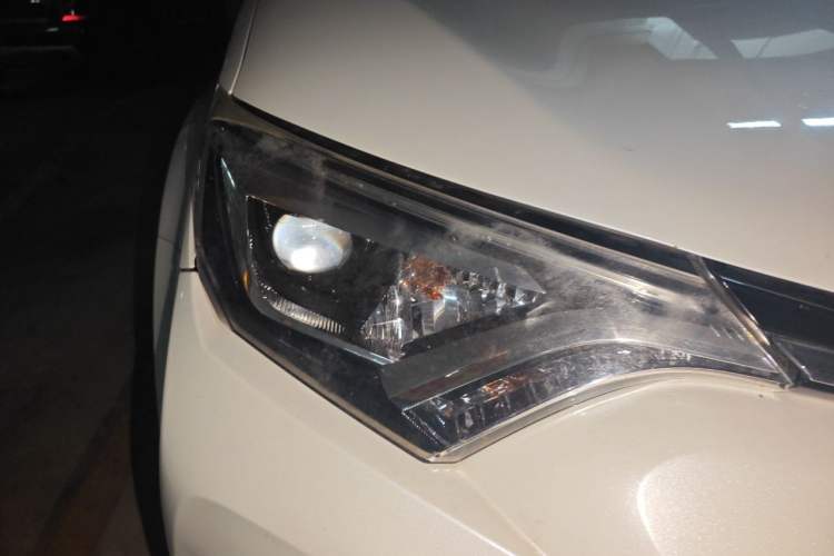 Used Toyota RAV4 2016 2.0L CVT 4x4 New Edition China V Standard Right Front Headlight