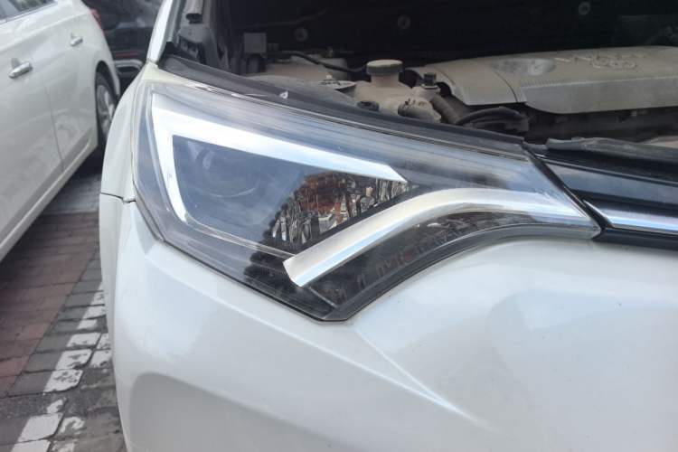Used Toyota RAV4 2016 2.5L Automatic 4x4 Prestige Edition Right Front Headlight