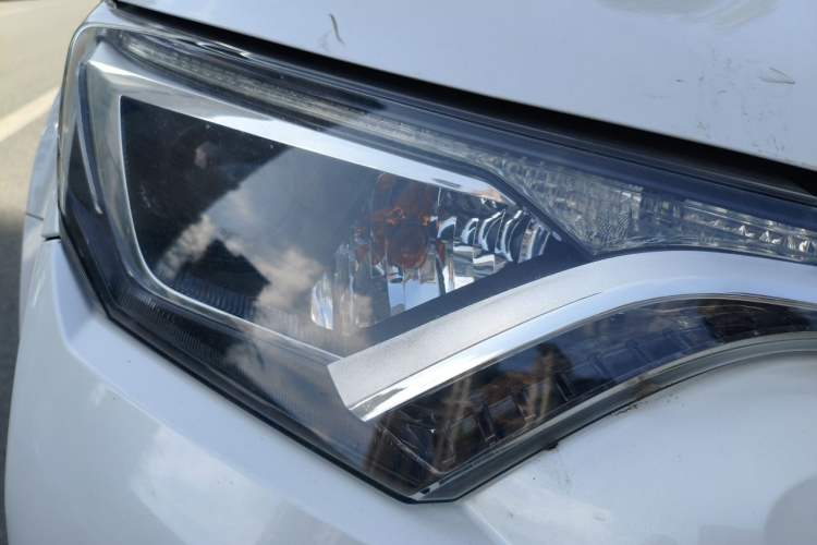 Used Toyota RAV4 2016 2.0L CVT Two-Wheel Drive Fashion Edition China V Standard Right Front Headlight