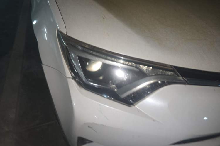Used Toyota RAV4 2016 2.0L CVT Two-Wheel Drive Fashion Edition China V Standard Right Front Headlight