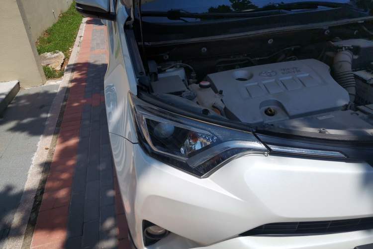 Used Toyota RAV4 2016 2.0L CVT Two-Wheel Drive Urban Edition China V Standard Right Front Headlight