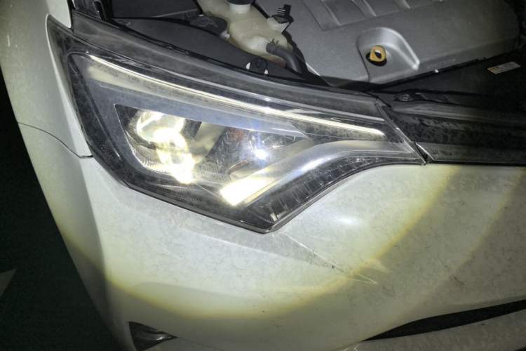 Used Toyota RAV4 2016 2.0L CVT Two-Wheel Drive Smart Edition China V Standard Right Front Headlight
