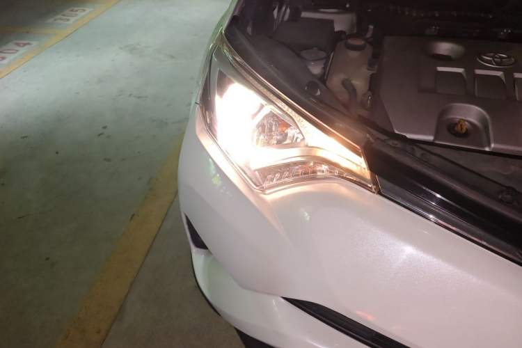 Used Toyota RAV4 2016 2.0L CVT Two-Wheel Drive Fashion Edition China V Standard Right Front Headlight