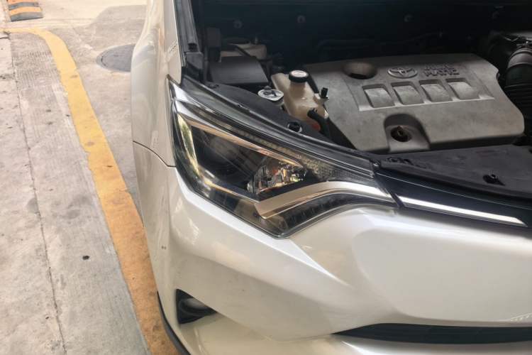 Used Toyota RAV4 2016 2.0L CVT Two-Wheel Drive Fashion Edition China V Standard Right Front Headlight