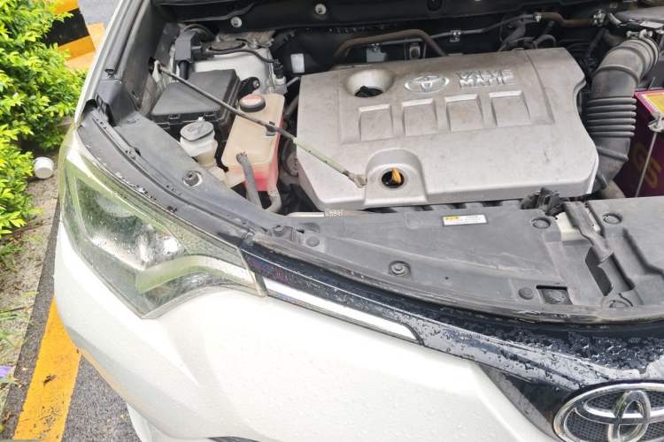 Used Toyota RAV4 2016 2.0L CVT Two-Wheel Drive Fashion Edition China V Standard Right Front Headlight