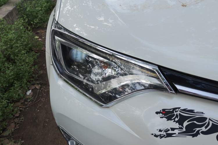 Used Toyota RAV4 2016 2.0L CVT Two-Wheel Drive Fashion Edition China V Standard Right Front Headlight