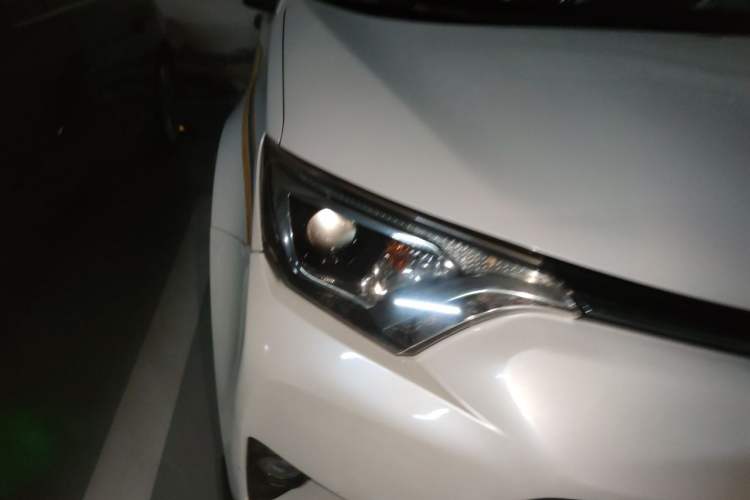 Used Toyota RAV4 2016 2.0L CVT Two-Wheel Drive Comfort Edition China V Standard Right Front Headlight