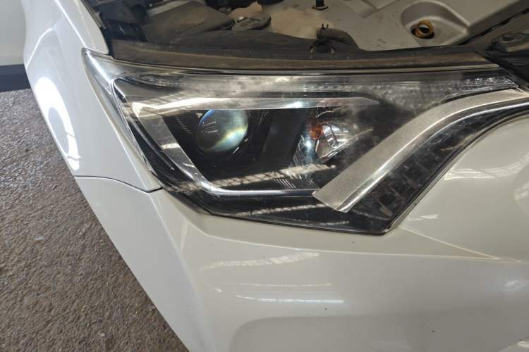 Used Toyota RAV4 2016 2.0L CVT Two-Wheel Drive Urban Edition China V Standard Right Front Headlight