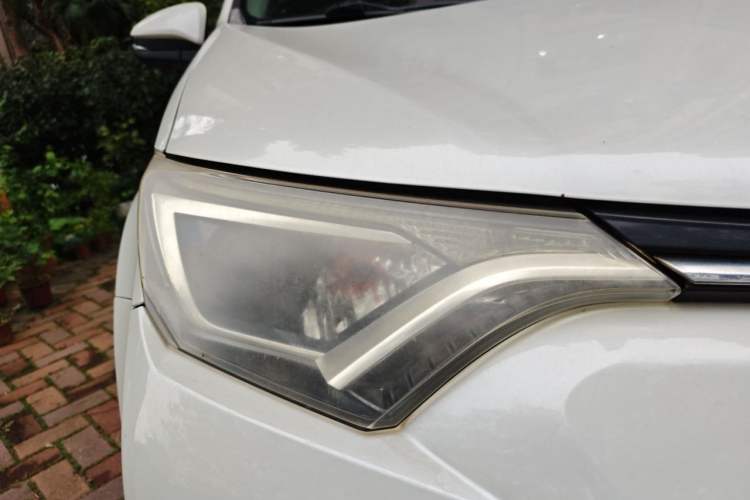 Used Toyota RAV4 2016 2.0L CVT Two-Wheel Drive Fashion Edition China V Standard Right Front Headlight