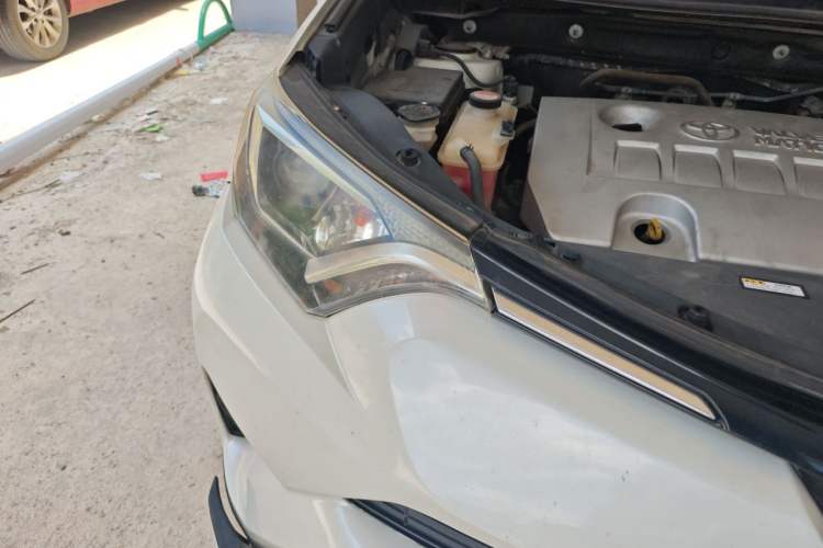 Used Toyota RAV4 2016 2.0L CVT Two-Wheel Drive Fashion Edition China V Standard Right Front Headlight