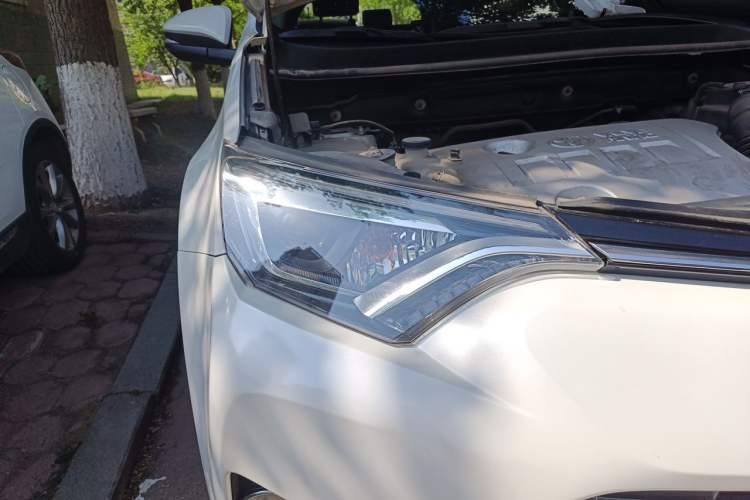 Used Toyota RAV4 2016 2.0L CVT Two-Wheel Drive Smart Edition China V Standard Right Front Headlight