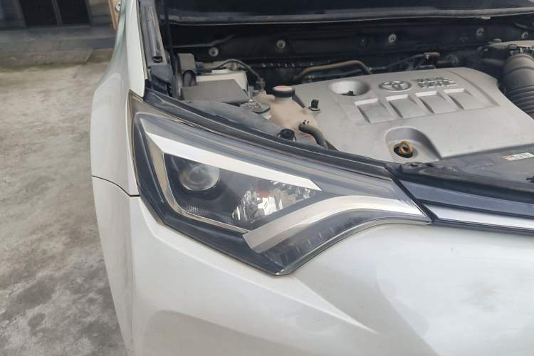 Used Toyota RAV4 2016 2.0L CVT Two-Wheel Drive Smart Edition China V Standard Right Front Headlight