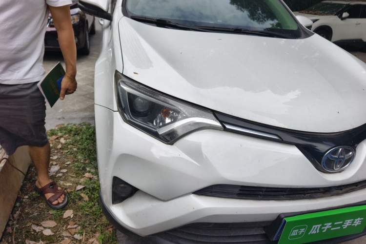 Used Toyota RAV4 2016 2.0L CVT Two-Wheel Drive Fashion Edition China V Standard Right Front Headlight