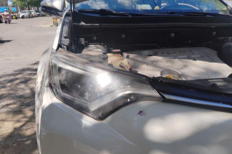 Used Toyota RAV4 2016 2.0L CVT Two-Wheel Drive Comfort Edition China V Standard Right Front Headlight