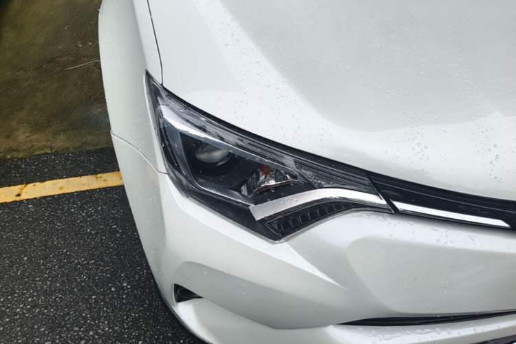 Used Toyota RAV4 2016 2.0L CVT Two-Wheel Drive Fashion Edition China V Standard Right Front Headlight