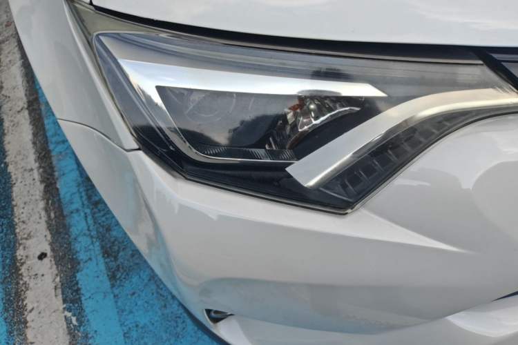 Used Toyota RAV4 2016 2.5L Automatic 4x4 Prestige Edition Right Front Headlight