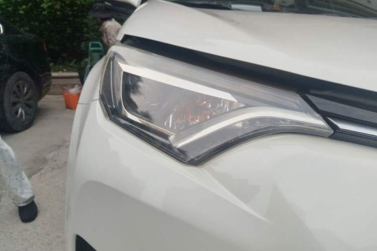 Used Toyota RAV4 2016 2.0L CVT 4x4 New Edition China V Standard Right Front Headlight